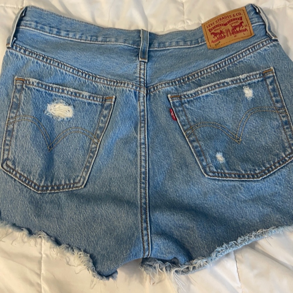 LEVIS SHORTS 501 size 28
